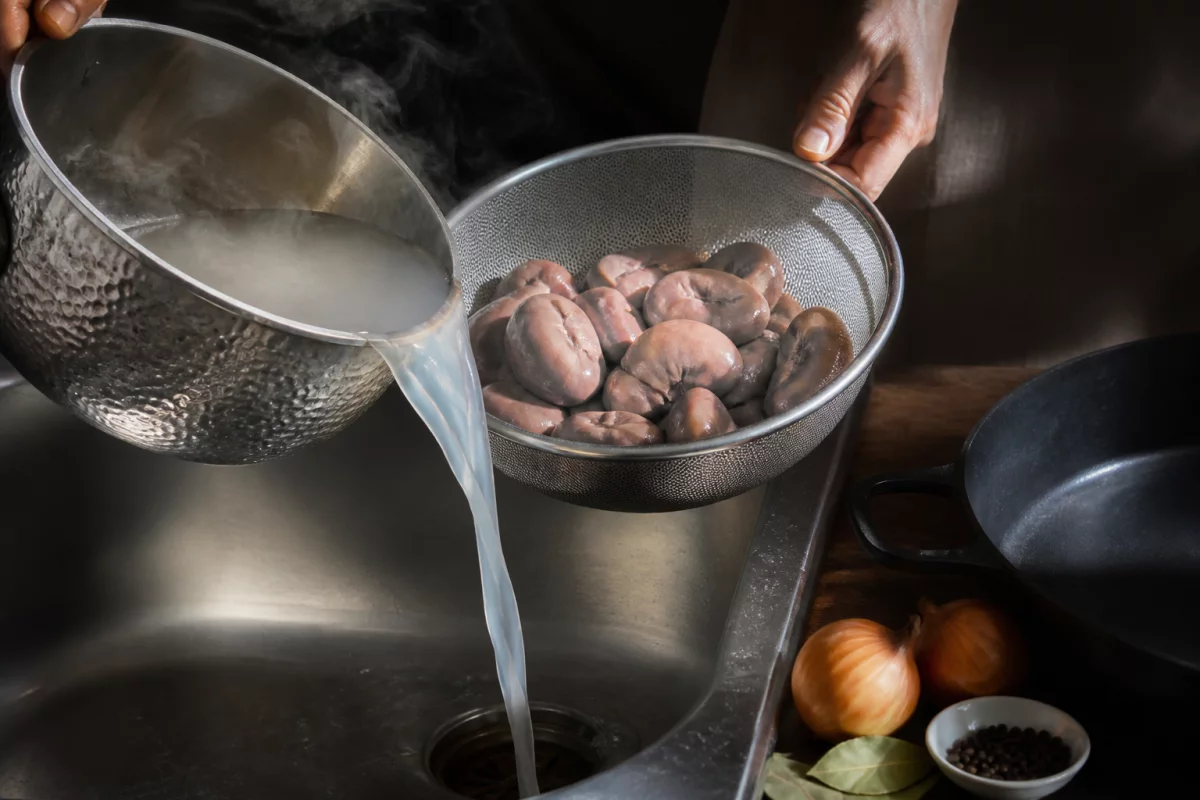 Зачем продукты кипятят перед основной готовкой