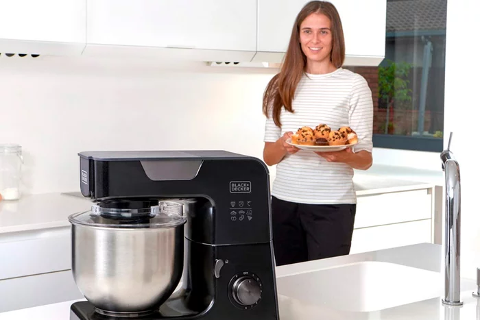 Кухонный комбайн  Black+Decker BXKM1001E