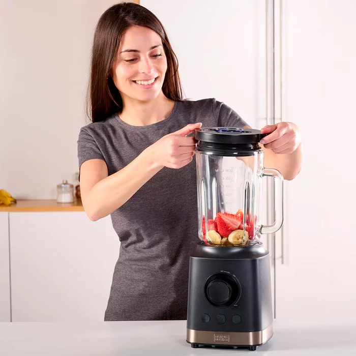 Блендер  Black+Decker BXJB1800E