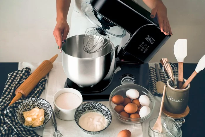Кухонный комбайн  Black+Decker BXKM1001E