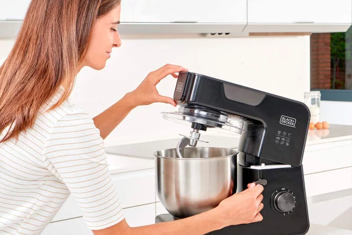 Кухонный комбайн  Black+Decker BXKM1001E