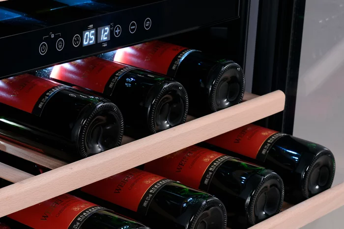 Винный шкаф Temptech VWCR155DS