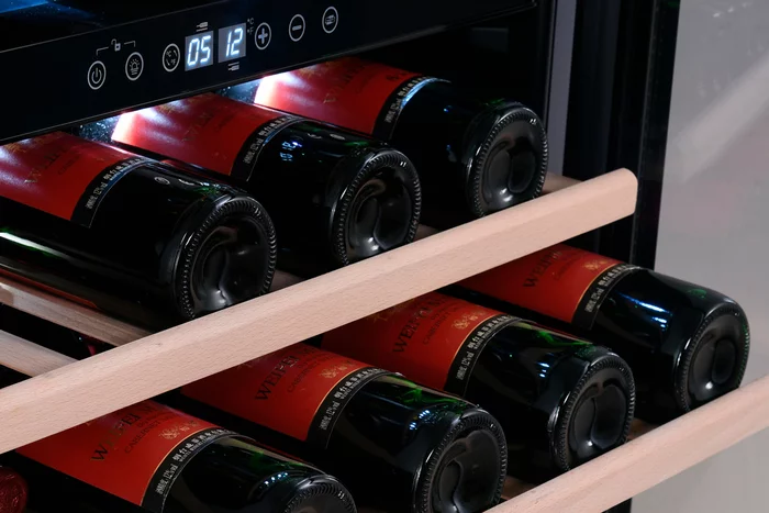 Винный шкаф Temptech VWCR46SS