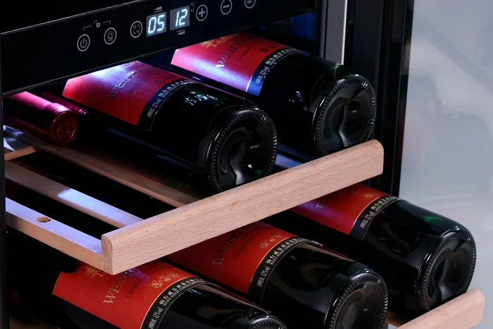 Винный шкаф Temptech OBIU 30 DSS