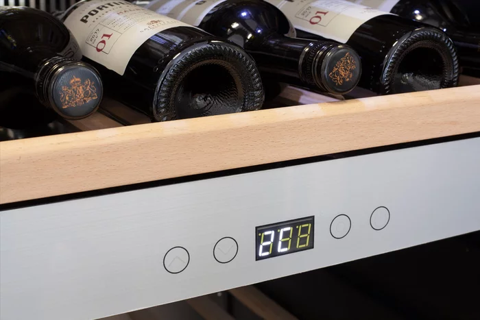 Винный холодильник CASO WineComfort 180