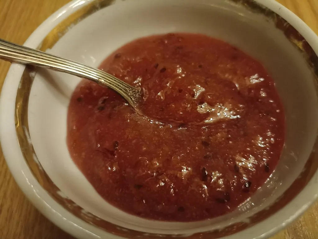 Сырое варенье из крыжовника с апельсинами