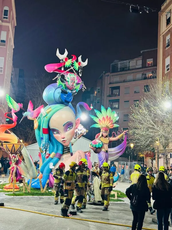 Фальяс  (Les Falles) - праздник огня в Валенсии 