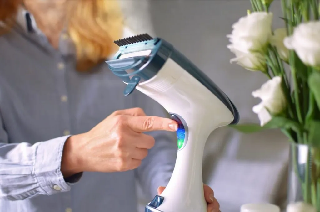 Ручной экспресс-отпариватель Morphy Richards Express Steam Handheld Garment Steamer 361000