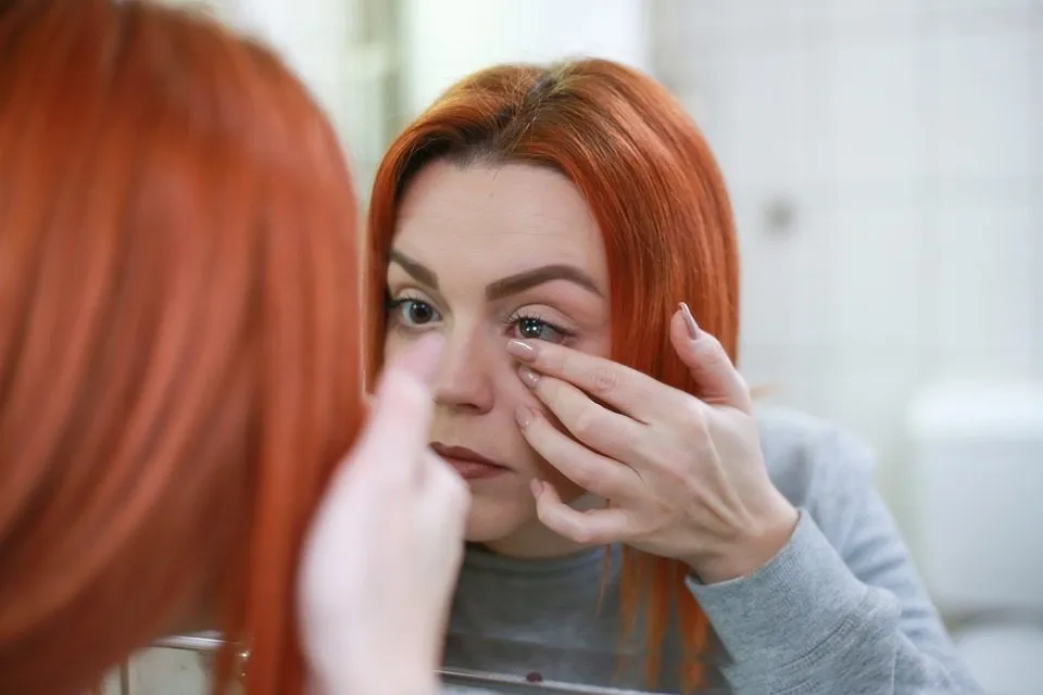 Контактные линзы для лечения синдрома сухого глаза