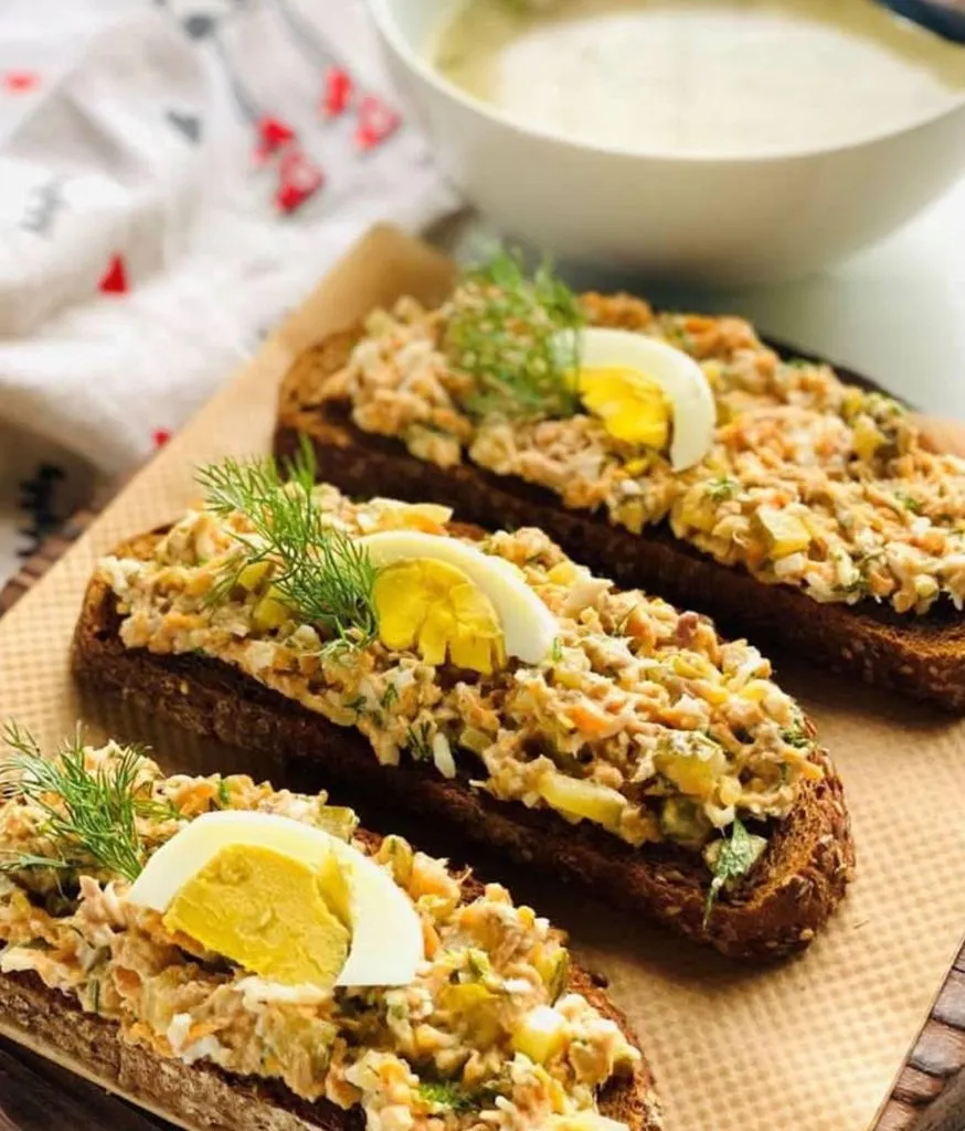 Гренка: делимся - кто чем вкусным её намазывает?