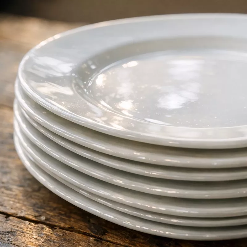 Стоит ли покупать фарфоровую посуду с браком