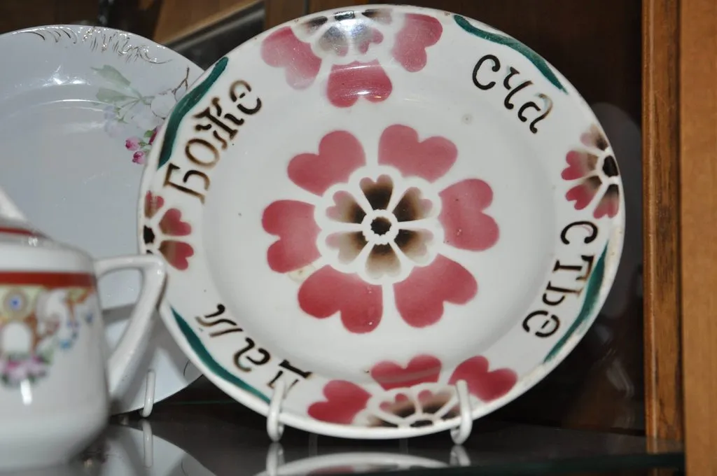 Наши коллекции сувенирной посуды и статуэток