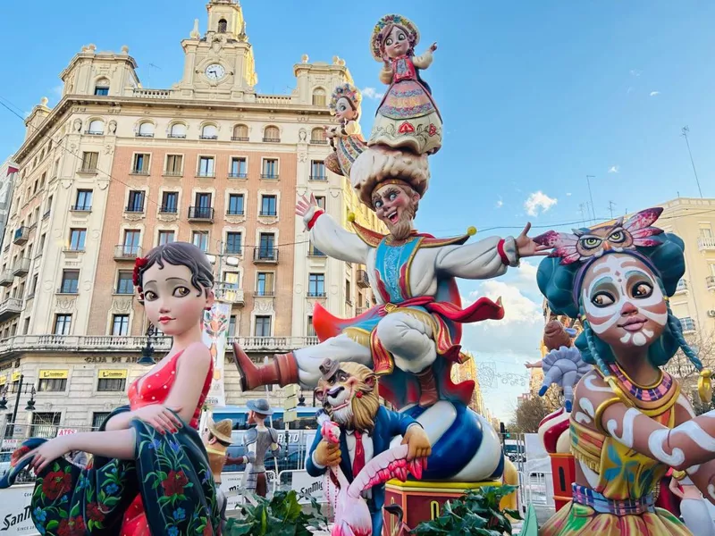 Фальяс  (Les Falles) - праздник огня в Валенсии 