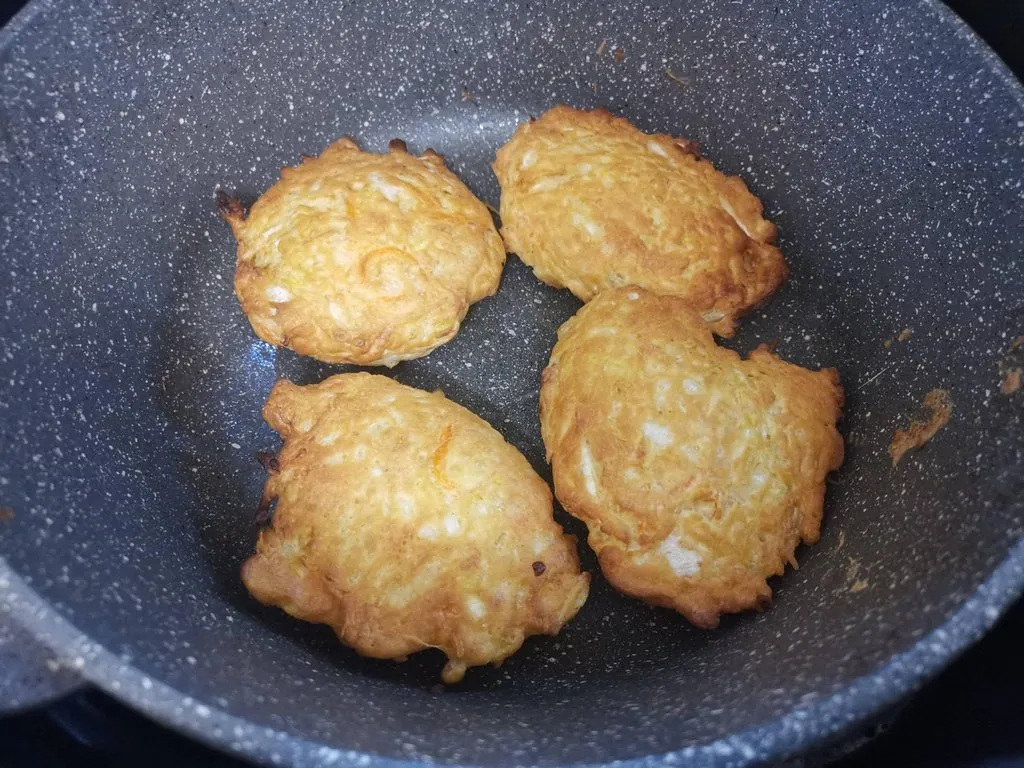 Оладьи с квашеной капустой
