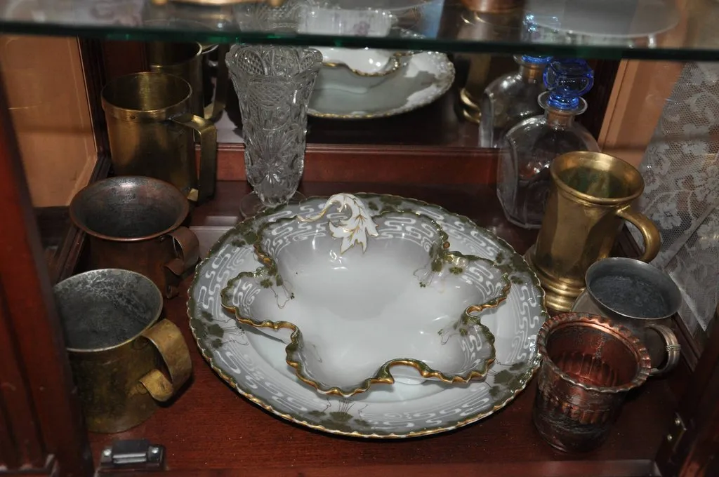 Наши коллекции сувенирной посуды и статуэток