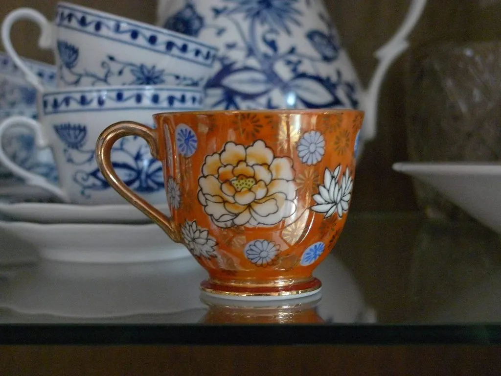 Наши коллекции сувенирной посуды и статуэток