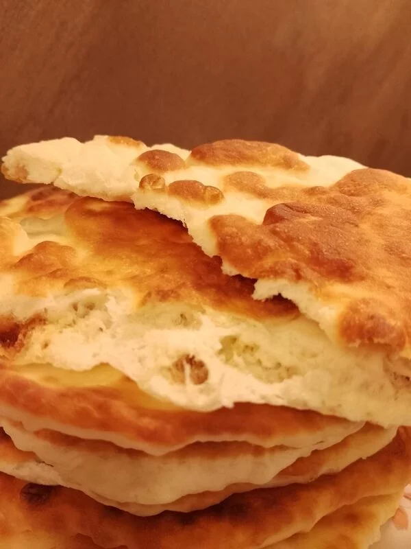 Жареные бездрожжевые сдобные лепёшки на сметане и кисломолочном продукте