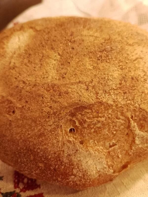 Деревенский пшеничный хлеб (Pane Bigio) в духовке