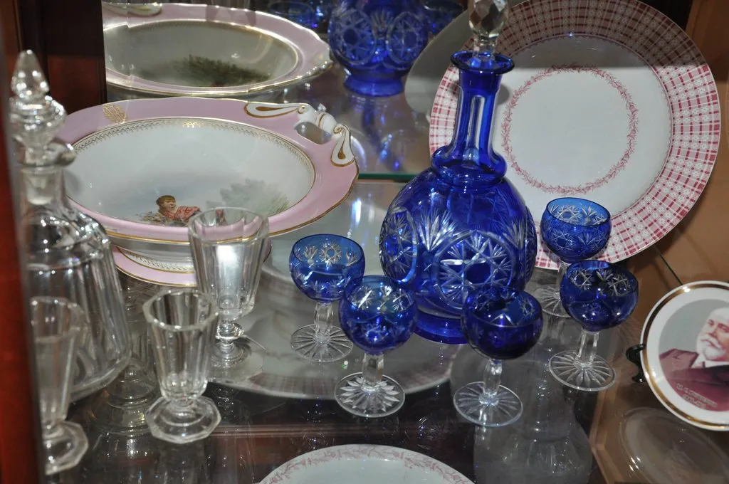 Наши коллекции сувенирной посуды и статуэток