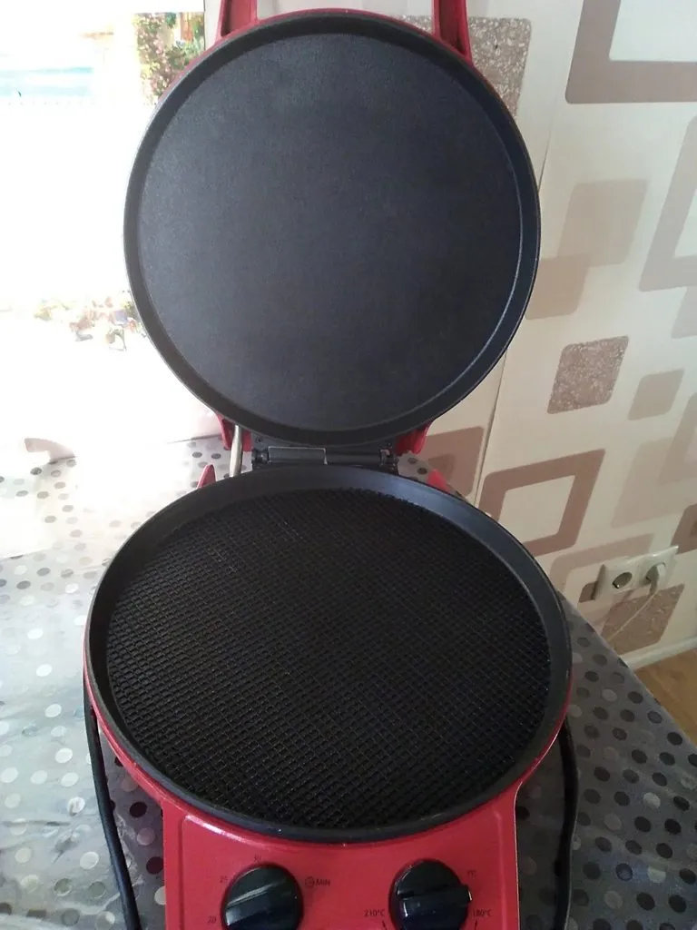 Продам пиццемейкер GFGRIL GFB-1500. 