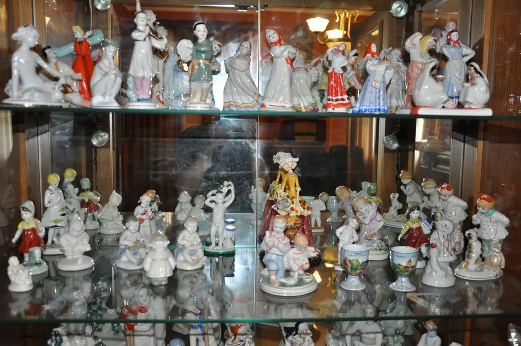 Наши коллекции сувенирной посуды и статуэток