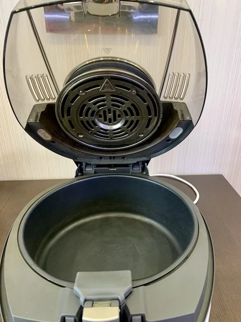 Продаю мультикузину DeLonghi