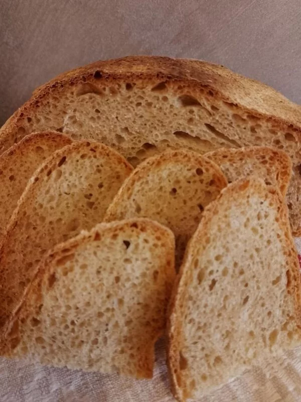 Деревенский пшеничный хлеб (Pane Bigio) в духовке