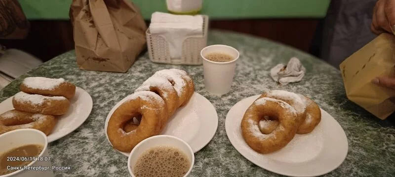Ленинградские пышки в механической пышечнице