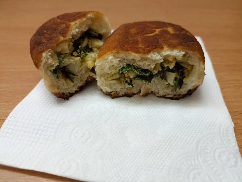 Пирожки жареные с любой начинкой (на живых дрожжах)