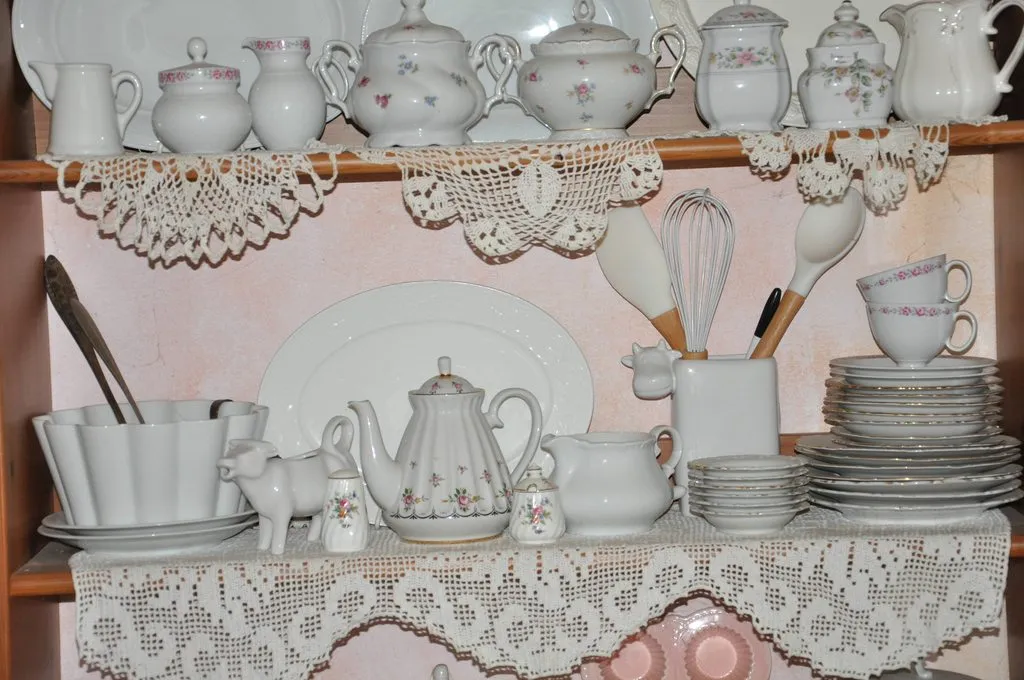 Наши коллекции сувенирной посуды и статуэток