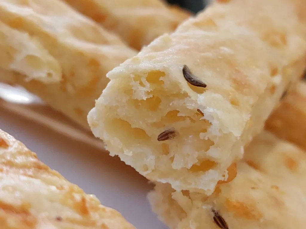 Сырные брусочки с тмином