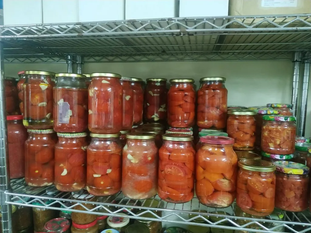 Свежие помидоры на зиму