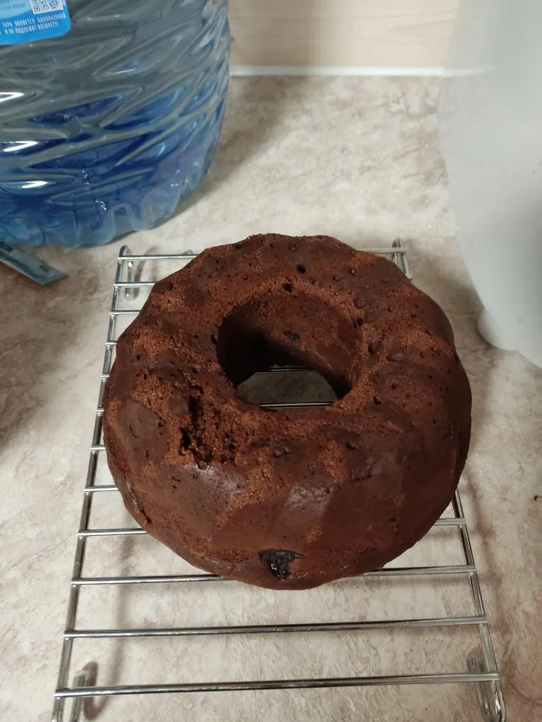Шоколадный кекс с двумя видами какао и кусочками шоколадного печенья (+видео)