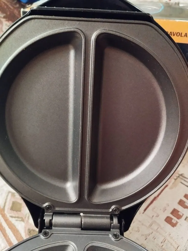 Продам омлетницу Травола