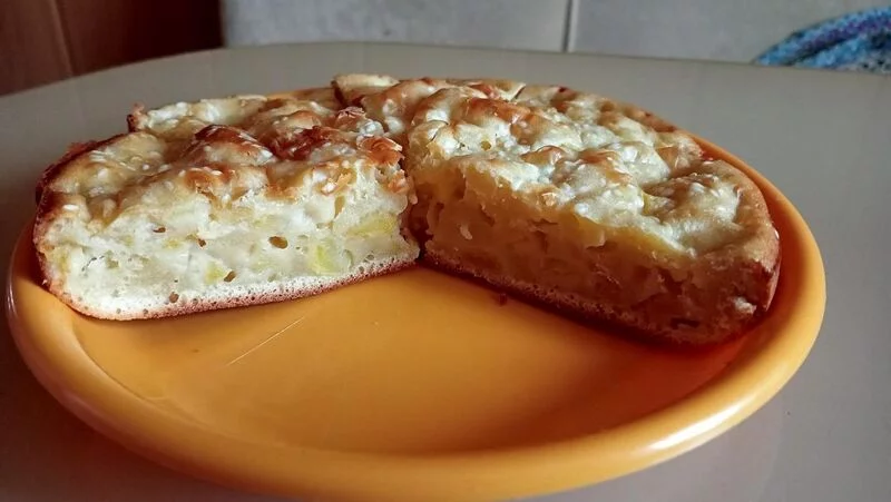 Шарлотка на молоке