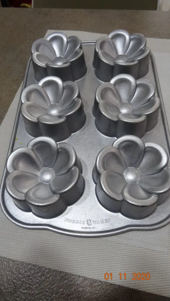 Продаю: Форма Nordic Ware на 6 кексов