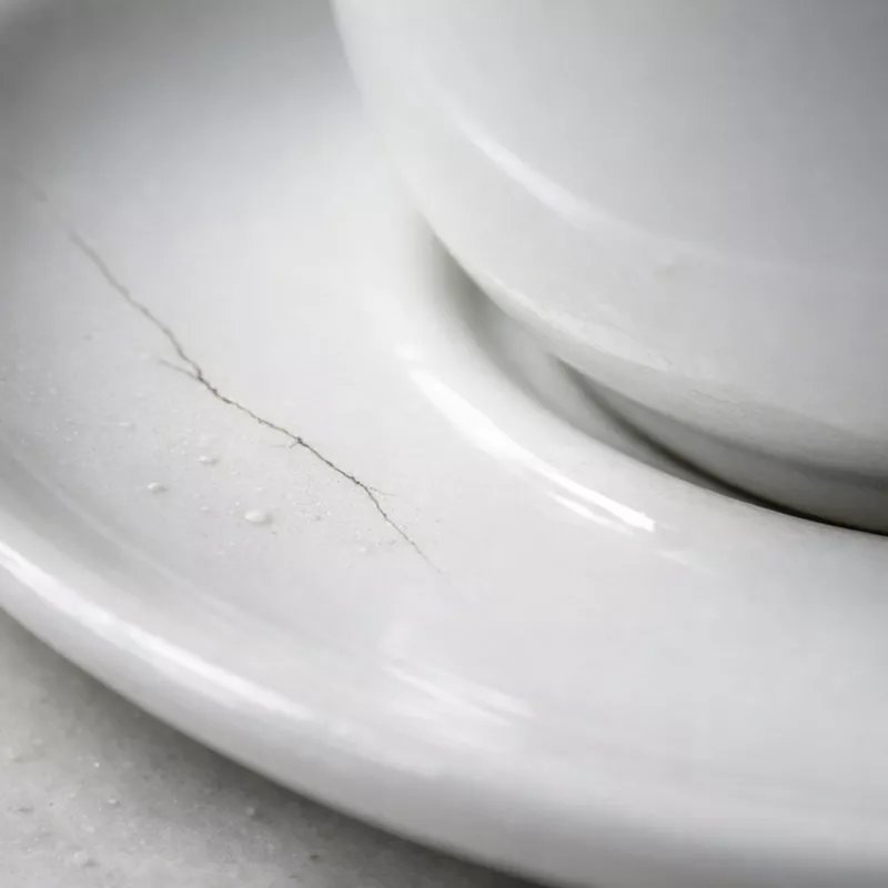 Стоит ли покупать фарфоровую посуду с браком