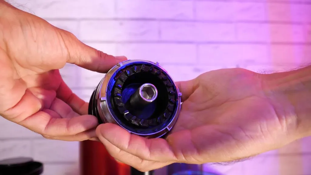 Шнековая соковыжималка Panasonic MJ-L500 (видеообзор)