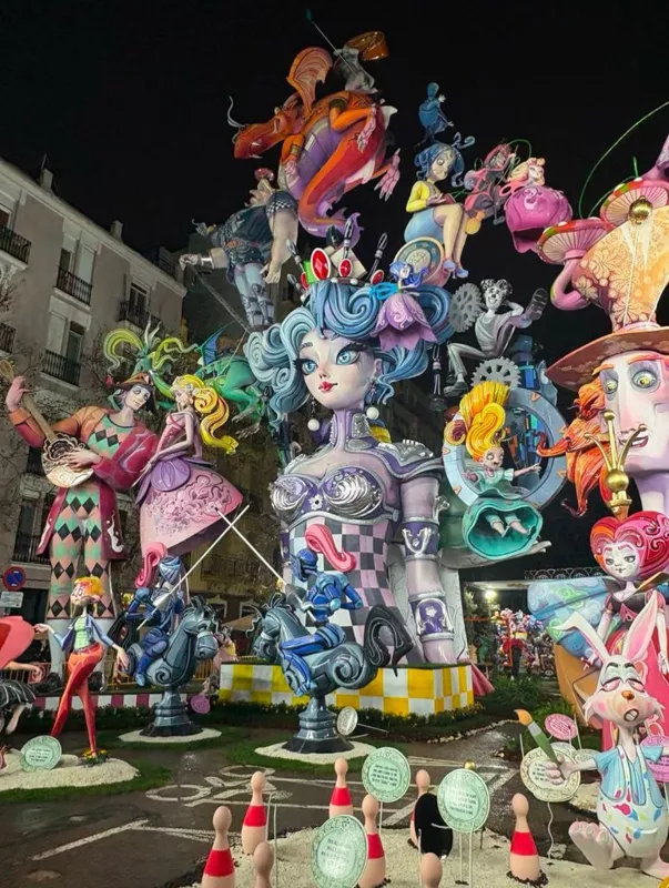 Фальяс  (Les Falles) - праздник огня в Валенсии 