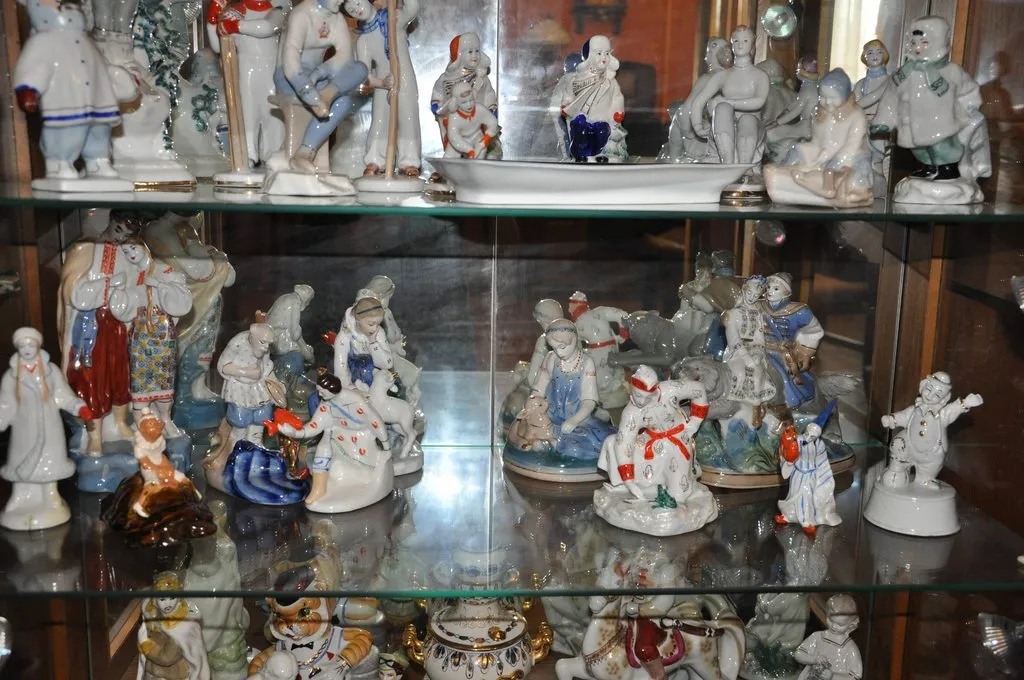 Наши коллекции сувенирной посуды и статуэток