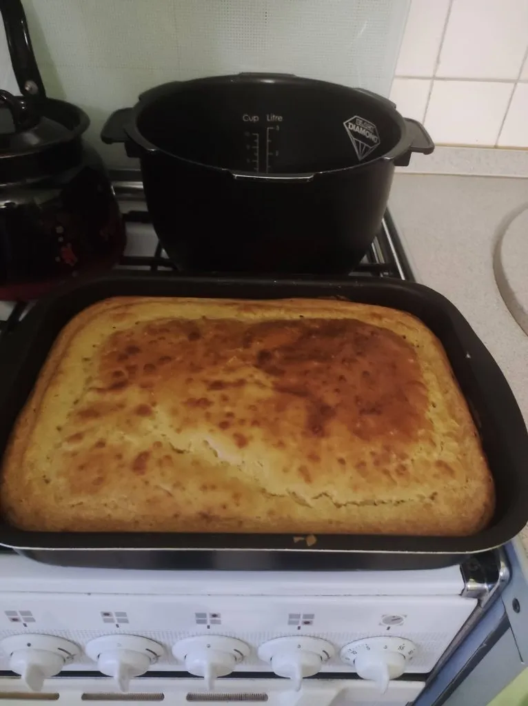 Заливной пирог с зеленым луком и яйцом
