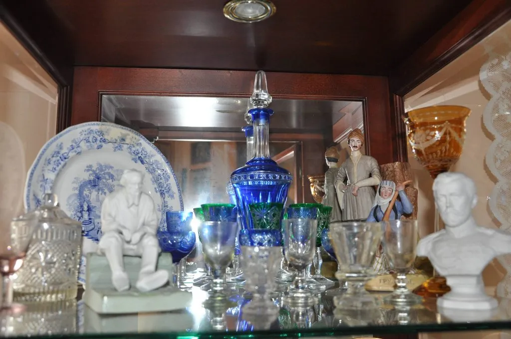 Наши коллекции сувенирной посуды и статуэток