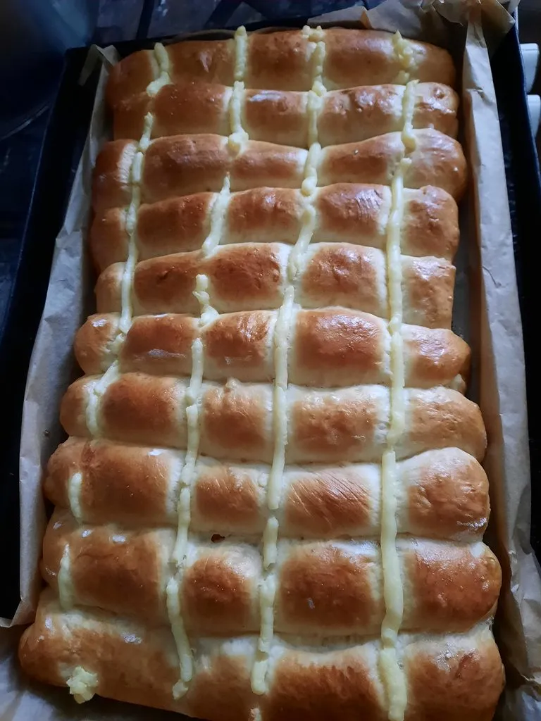 Бриошь "Полосатая" с кремом (Brioches rangees de ligne a la creme)