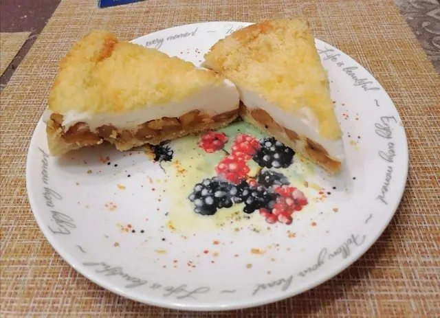 Яблочный пирог с кремом суфле