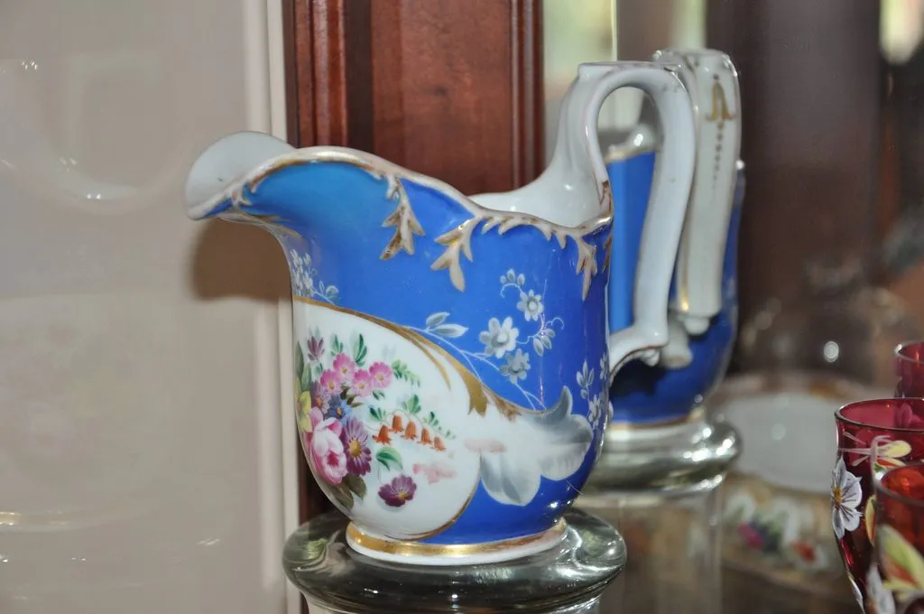 Наши коллекции сувенирной посуды и статуэток