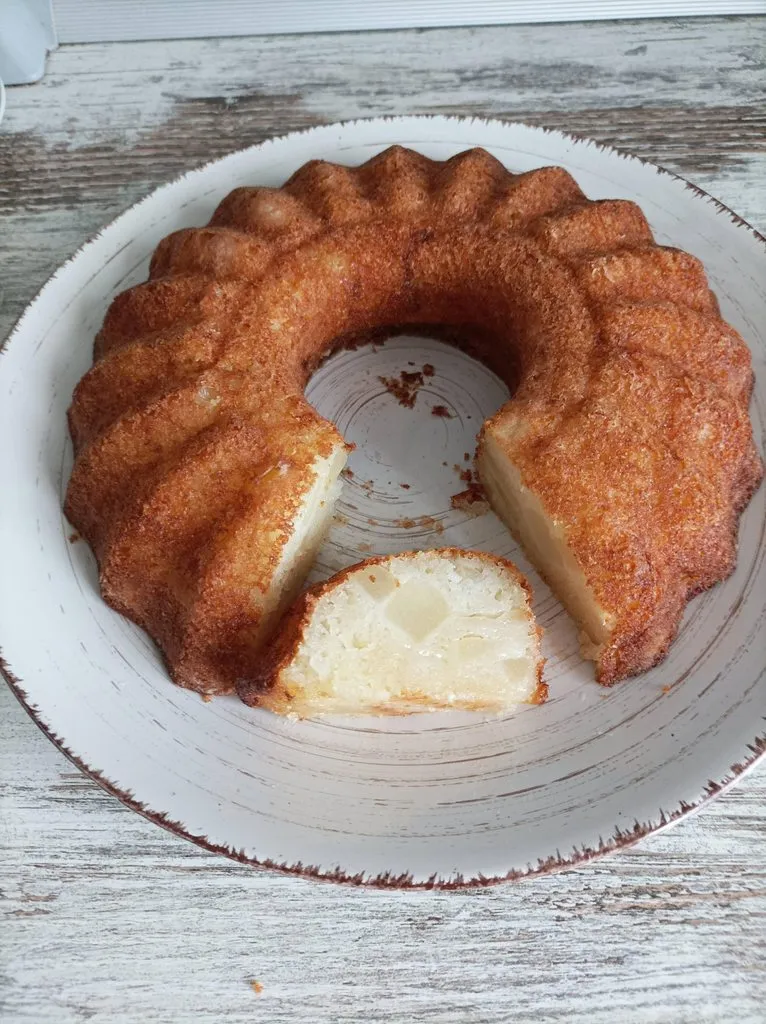 Шарлотка с манкой и творогом (без муки)