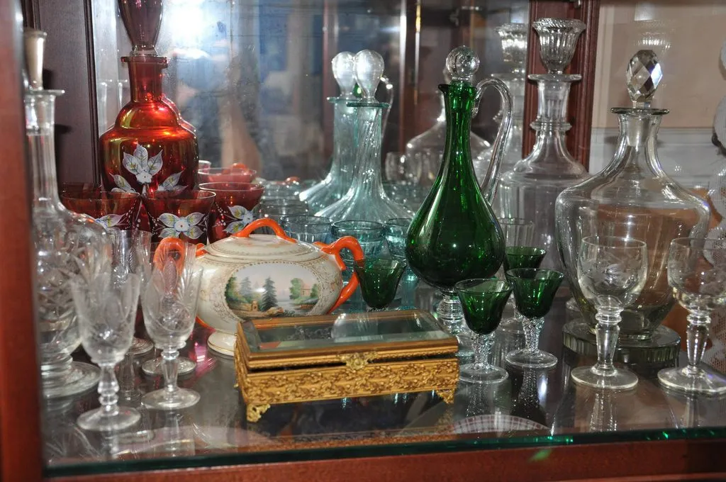 Наши коллекции сувенирной посуды и статуэток