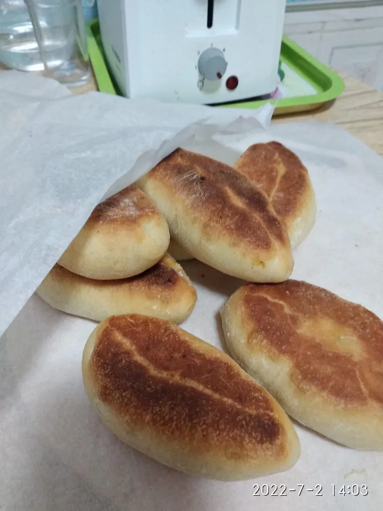 Пирожки жареные с любой начинкой (на живых дрожжах)