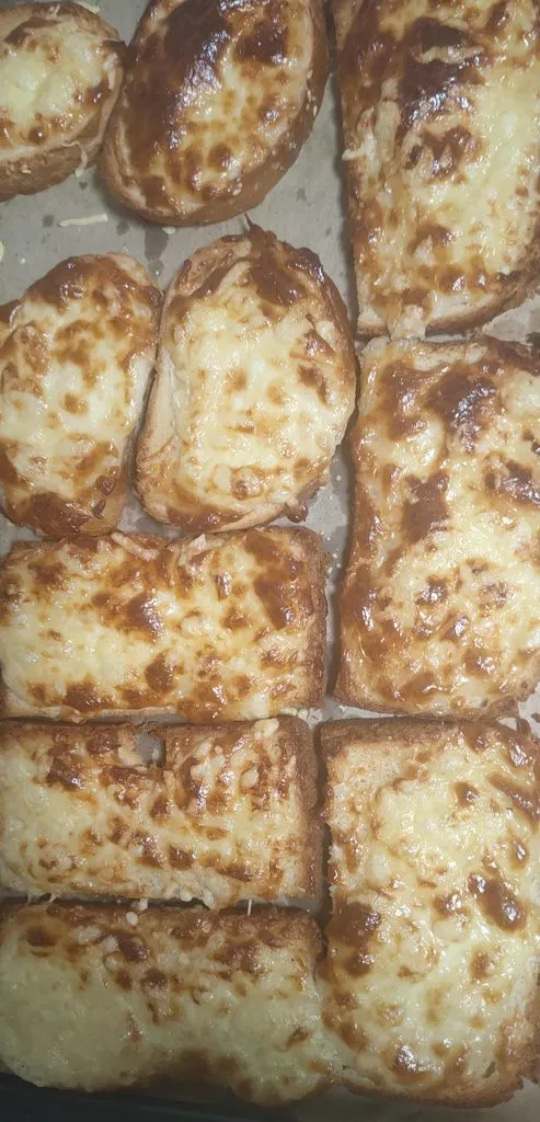 Гренка: делимся - кто чем вкусным её намазывает?