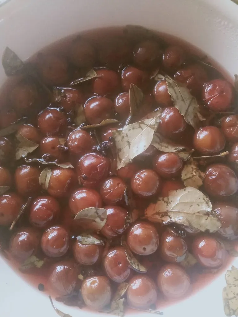 Маринованные сливы